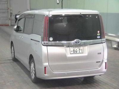 TOYOTA NOAH