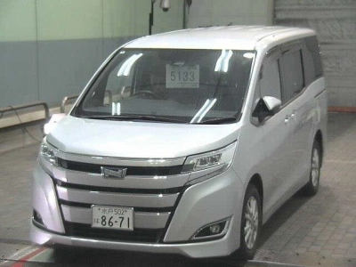 TOYOTA NOAH