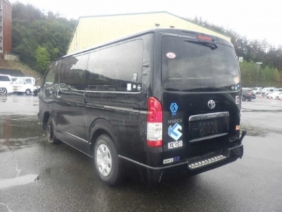 TOYOTA HIACE VAN