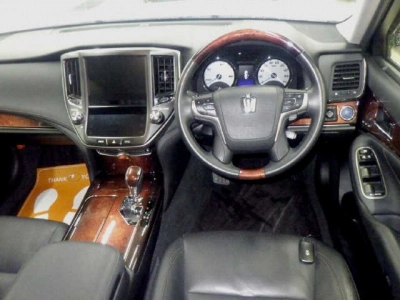 TOYOTA CROWN MAJESTA