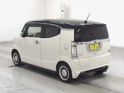 HONDA N-BOX SLASH