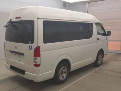 TOYOTA REGIUS VAN