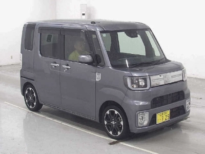 DAIHATSU WAKE