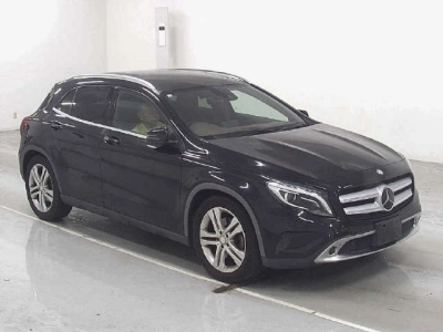 MERCEDES BENZ GLA