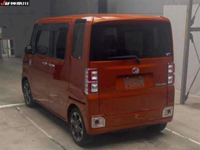 DAIHATSU WAKE