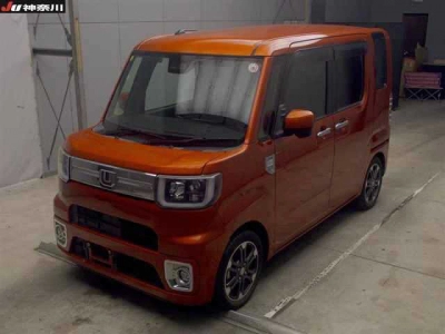 DAIHATSU WAKE