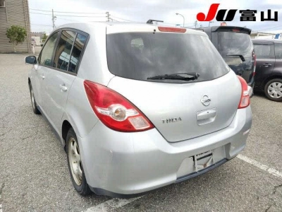 NISSAN TIIDA