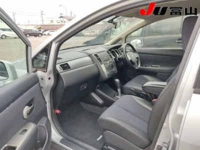 NISSAN TIIDA