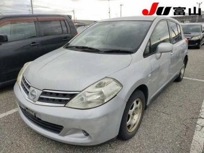 NISSAN TIIDA