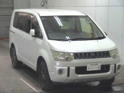 MITSUBISHI DELICA D:5