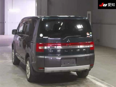 MITSUBISHI DELICA D:5