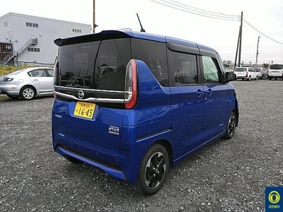 NISSAN ROOX