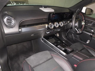 MERCEDES BENZ GLB