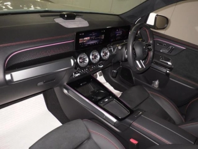 MERCEDES BENZ EQB