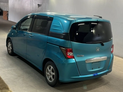 HONDA FREED SPIKE