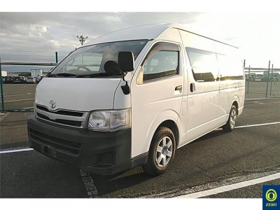 TOYOTA HIACE COMMUTER