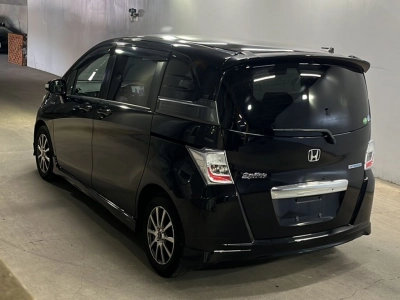 HONDA FREED SPIKE HYBRID