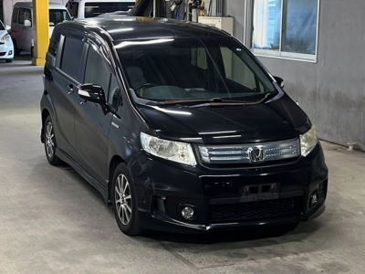 HONDA FREED SPIKE HYBRID