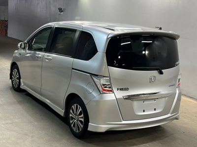 HONDA FREED HYBRID