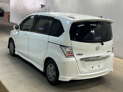 HONDA FREED HYBRID