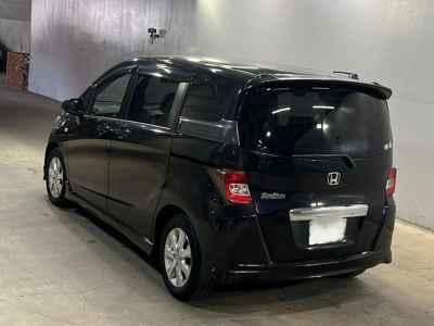 HONDA FREED SPIKE