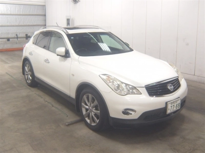 NISSAN SKYLINE CROSSOVER