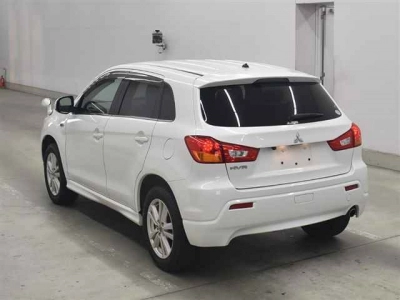 MITSUBISHI RVR