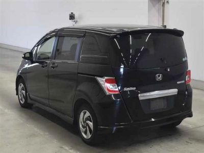HONDA FREED SPIKE HYBRID