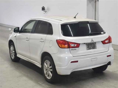 MITSUBISHI RVR