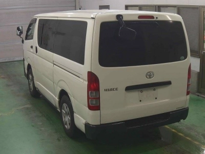 TOYOTA HIACE VAN