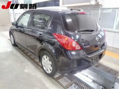 NISSAN TIIDA