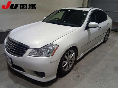 NISSAN FUGA