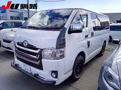 TOYOTA HIACE VAN