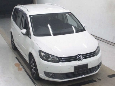 VOLKSWAGEN GOLF TOURAN