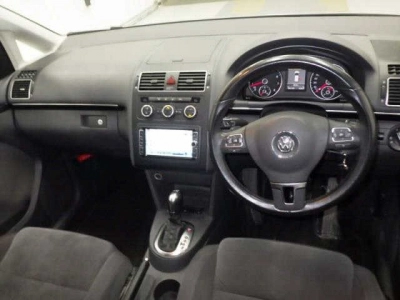 VOLKSWAGEN GOLF TOURAN