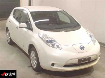 NISSAN LEAF