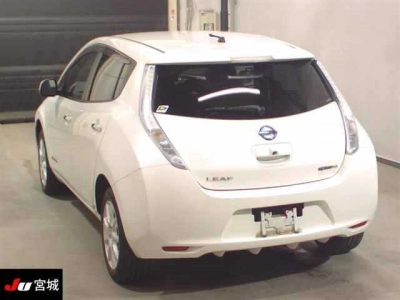 NISSAN LEAF
