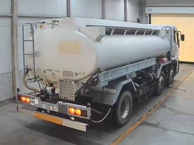 NISSAN UD