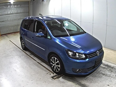 VOLKSWAGEN GOLF TOURAN