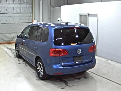 VOLKSWAGEN GOLF TOURAN