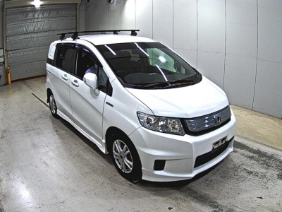 HONDA FREED SPIKE HYBRID