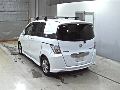 HONDA FREED SPIKE HYBRID