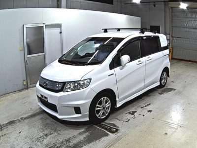 HONDA FREED SPIKE HYBRID