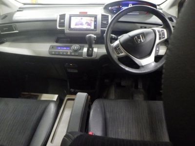 HONDA FREED HYBRID