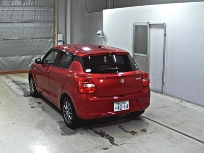 SUZUKI SWIFT