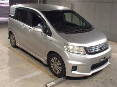 HONDA FREED SPIKE