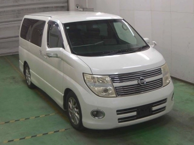 NISSAN ELGRAND