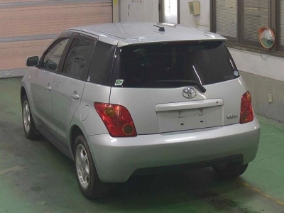 TOYOTA IST