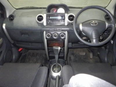TOYOTA IST