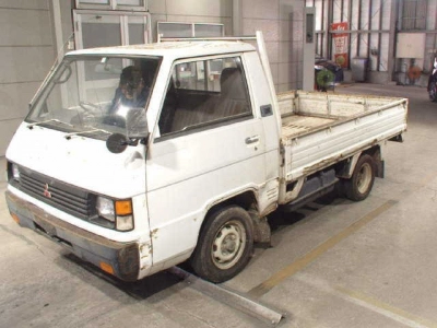 MITSUBISHI DELICA WAGON
